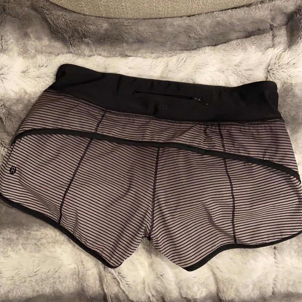 LULULEMON SPEED SHORTS. Size 4. Like new condition - Picture 2 of 5
